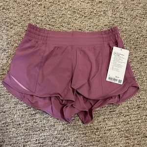Lululemon Hotty Hot High Rise 2.5 in short